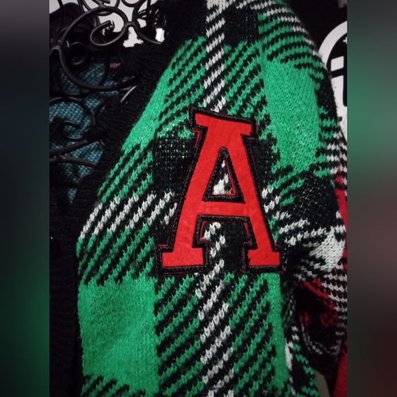 Trendy Threads Colorblock Plaid Y2K Distressed Button Sweater Size Medium - Picture 3 of 10